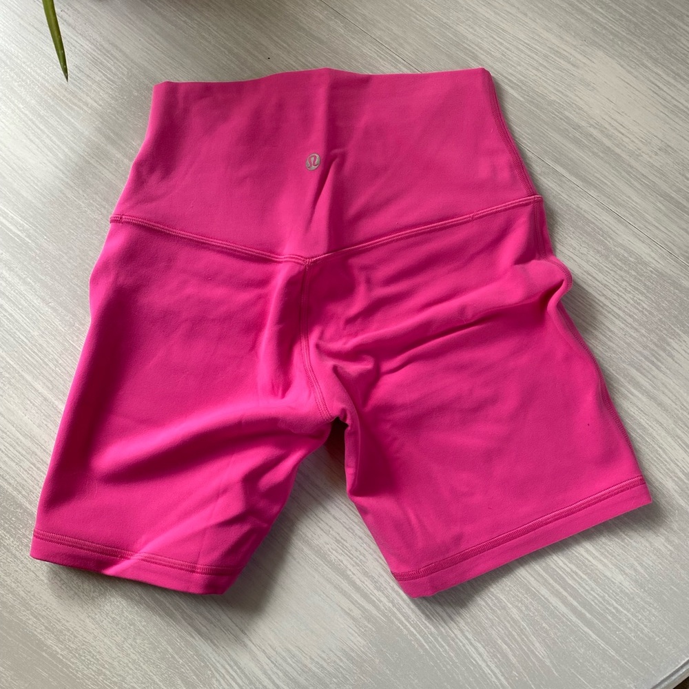 Lululemon high rise align shorts. Size 4. 6 inches long.